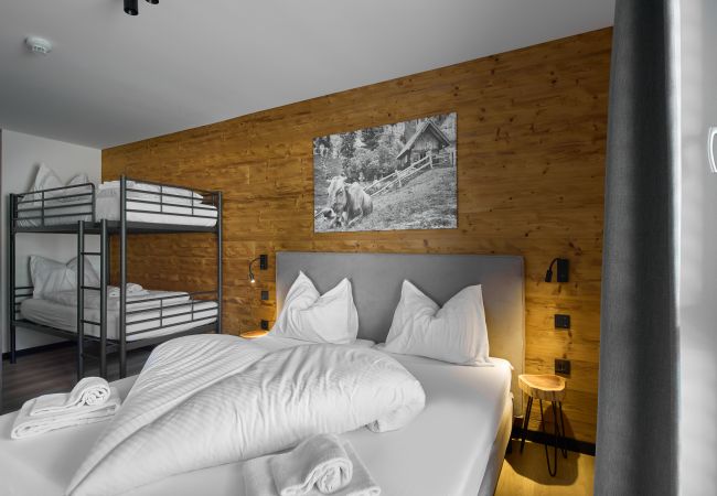 Ferienwohnung in Gargellen - Zwei-Schlafzimmer-Apartment mit zwei Doppelbetten und einem Etagenbett  Ferienwohnung in Gargellen - Zwei-Schlafzimmer-Apartment mit zwei Doppelbetten und einem Etagenbett