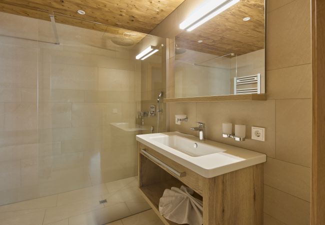 Ferienwohnung in Gargellen - Zwei-Schlafzimmer-Apartment mit zwei Doppelbetten und einem Etagenbett  Ferienwohnung in Gargellen - Zwei-Schlafzimmer-Apartment mit zwei Doppelbetten und einem Etagenbett