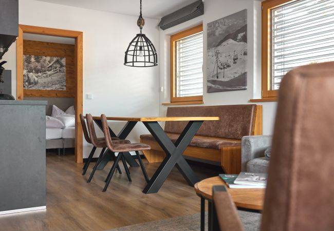 Ferienwohnung in Gargellen - Zwei-Schlafzimmer-Apartment mit zwei Doppelbetten und einem Etagenbett  Ferienwohnung in Gargellen - Zwei-Schlafzimmer-Apartment mit zwei Doppelbetten und einem Etagenbett
